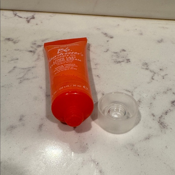 Bumble and bumble Hairdresser's Invisible Oil Cream - Picture 4 of 4